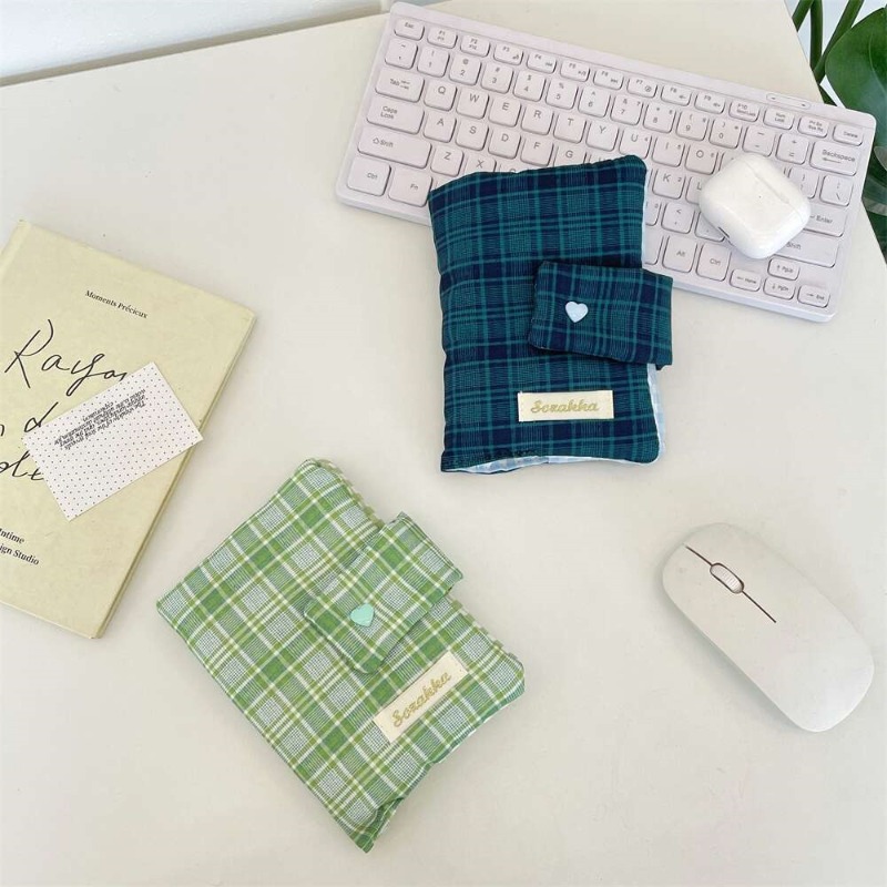 Green White Gingham Hand-journ - Laptop Sleeve recension och pris