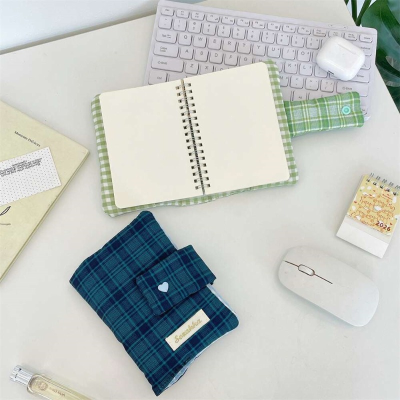 Green White Gingham Hand-journ - Laptop Sleeve recension och pris